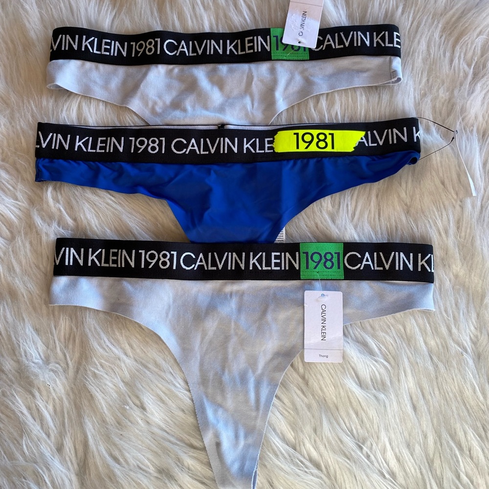Medium Calvin Klein Blue Thongs